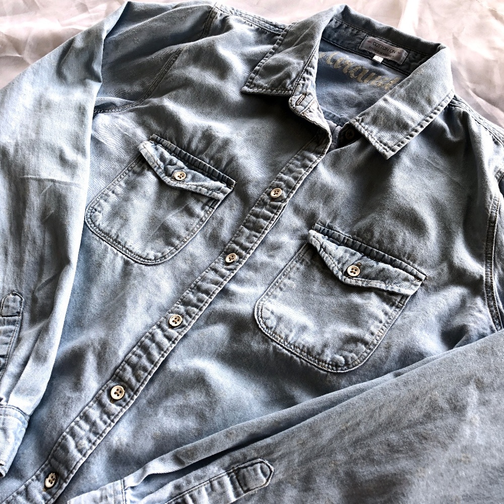 Light Wash Denim Button Down • L • Cotton On